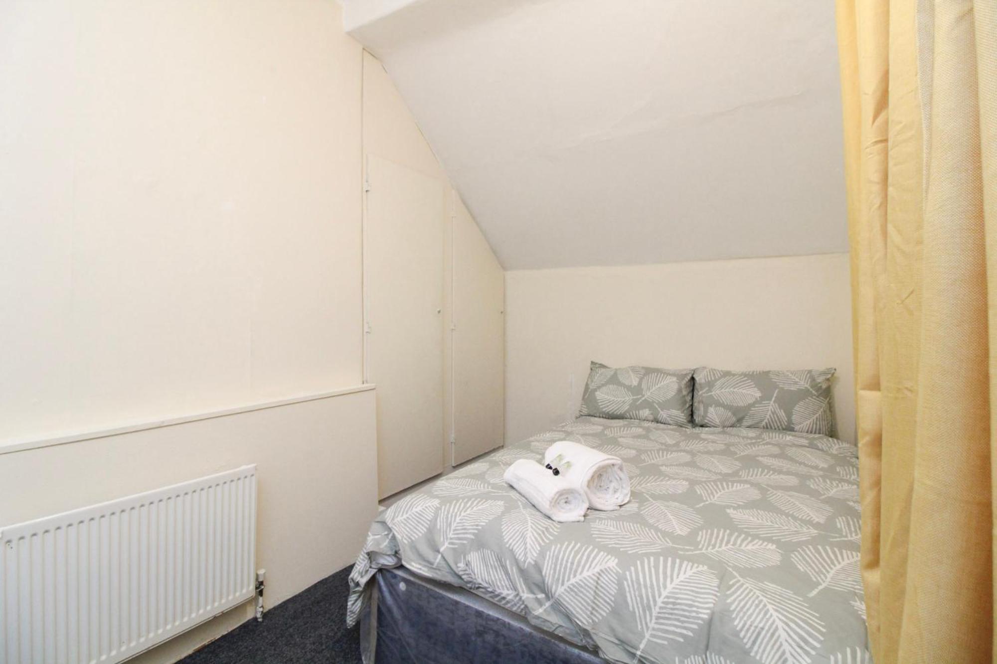 Room 4 Mayflower Road Guest House Southampton Bagian luar foto